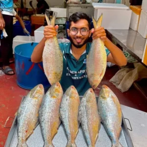 ৭ পিস মাছ ৬ কেজি → ২,৭০০ টাকা